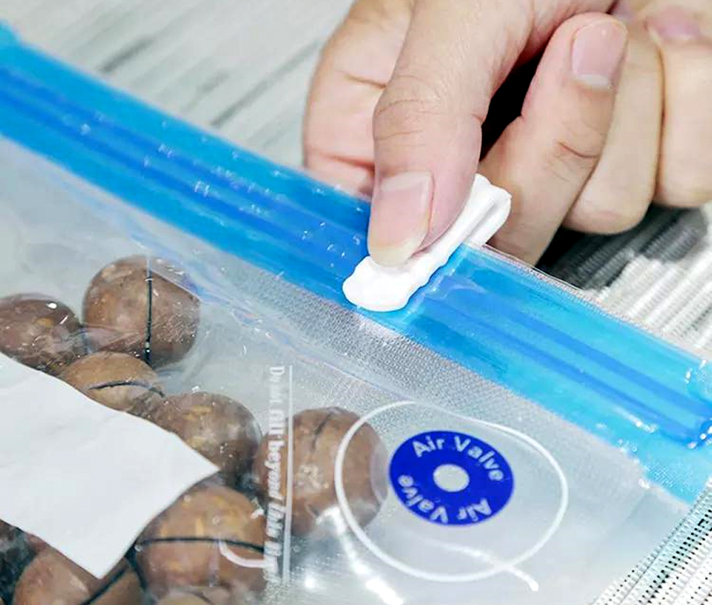 Vacuum zipper bag